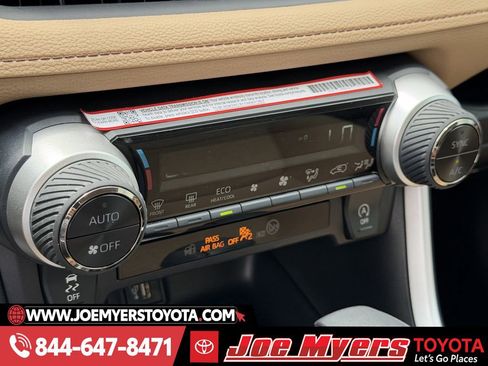 Used 2025 Toyota RAV4 XLE image 20