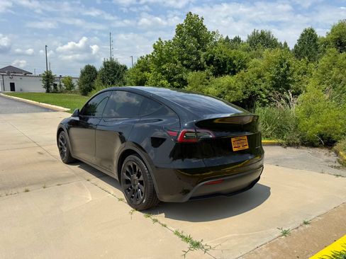 Used 2023 Tesla Model Y AWD image 3