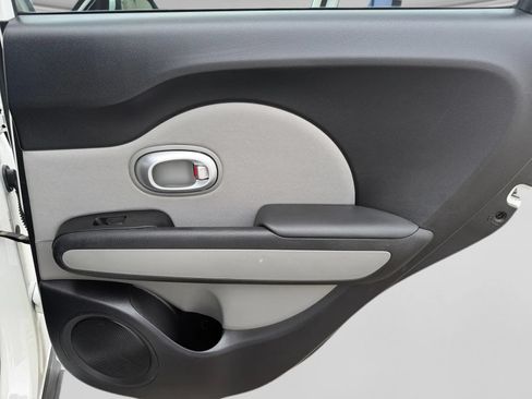 Used 2016 Kia Soul FWD image 28