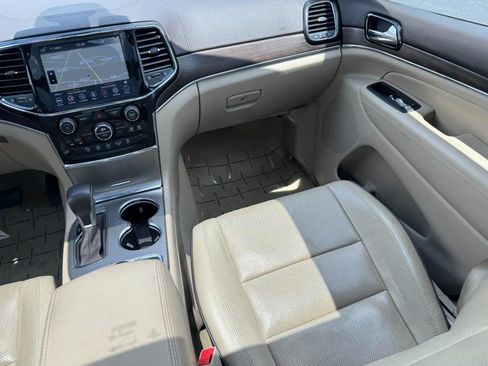 Used 2021 Jeep Grand Cherokee Overland AWD/4WD image 15