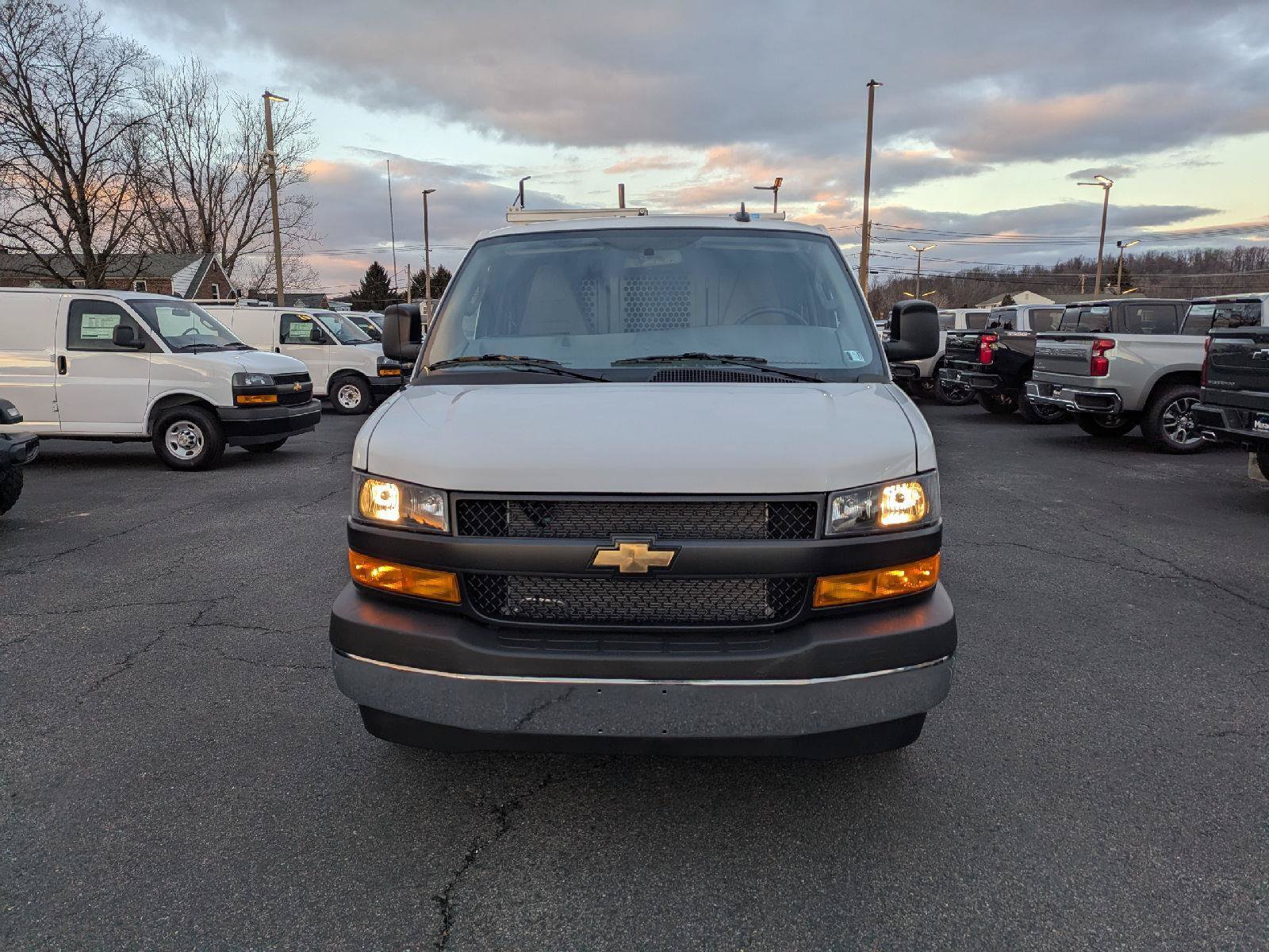 New 2025 Chevrolet Express 3500 w/ Driver Convenience Package RWD image 27