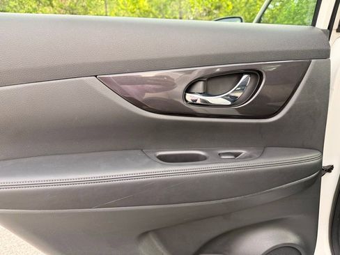 Used 2018 Nissan Rogue S FWD image 27