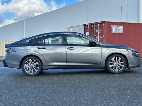 New 2026 Nissan Sentra SL w/ Floor Mat Package image 3