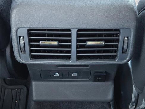 Certified 2024 Land Rover Range Rover Velar Dynamic SE image 18