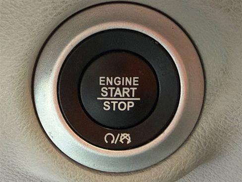 Used 2018 Chrysler Pacifica Touring-L FWD image 19