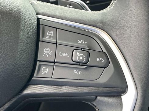 Certified 2023 Jeep Grand Cherokee L Laredo image 33