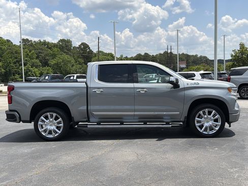 Used 2025 Chevrolet Silverado 1500 High Country w/ High Country Premium Package AWD/4WD image 13
