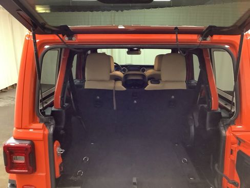 Used 2019 Jeep Wrangler Unlimited Rubicon w/ Dual Top Group image 9