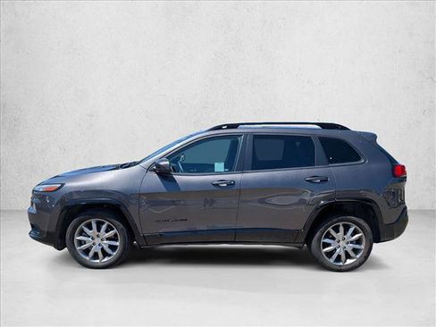 Used 2018 Jeep Cherokee Latitude FWD image 9