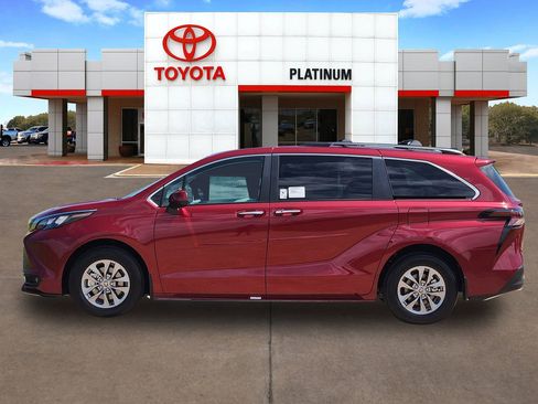 New 2026 Toyota Sienna XLE FWD image 3