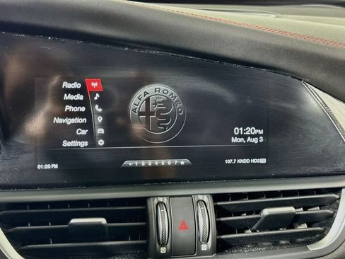 Used 2018 Alfa Romeo Giulia Quadrifoglio w/ Driver Assist Dynamic Package RWD image 31
