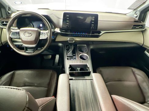Used 2022 Toyota Sienna Platinum image 30