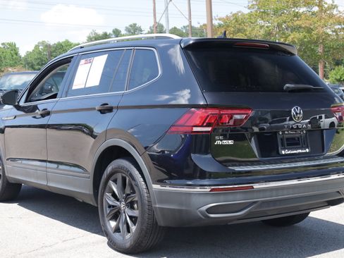 Used 2022 Volkswagen Tiguan SE FWD image 3
