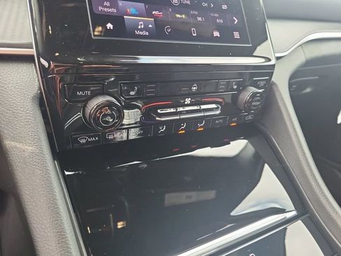 New 2026 Jeep Grand Cherokee L Laredo image 17