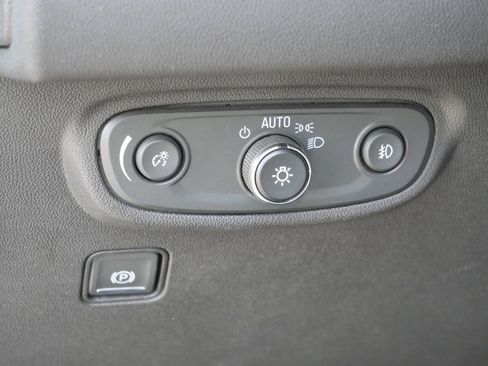 Used 2024 GMC Terrain SLT image 38