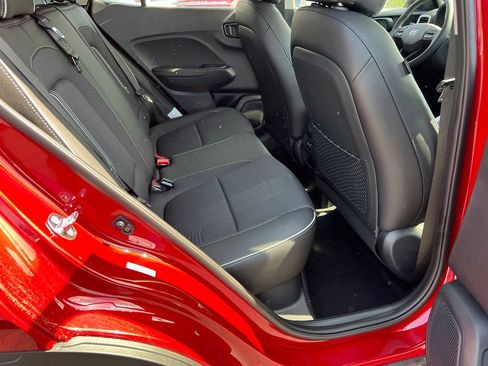 Used 2025 Hyundai Venue Limited FWD image 15