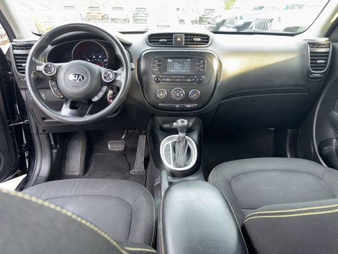 Used 2016 Kia Soul + image 20