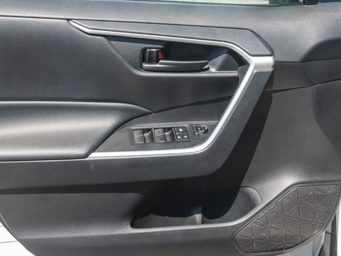 Used 2021 Toyota RAV4 LE FWD image 21