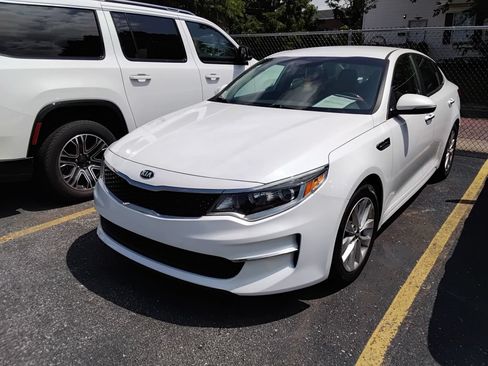 Used 2017 Kia Optima LX FWD image 2