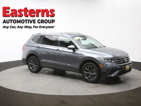 Used 2022 Volkswagen Tiguan SE w/ Panoramic Sunroof Package image 50