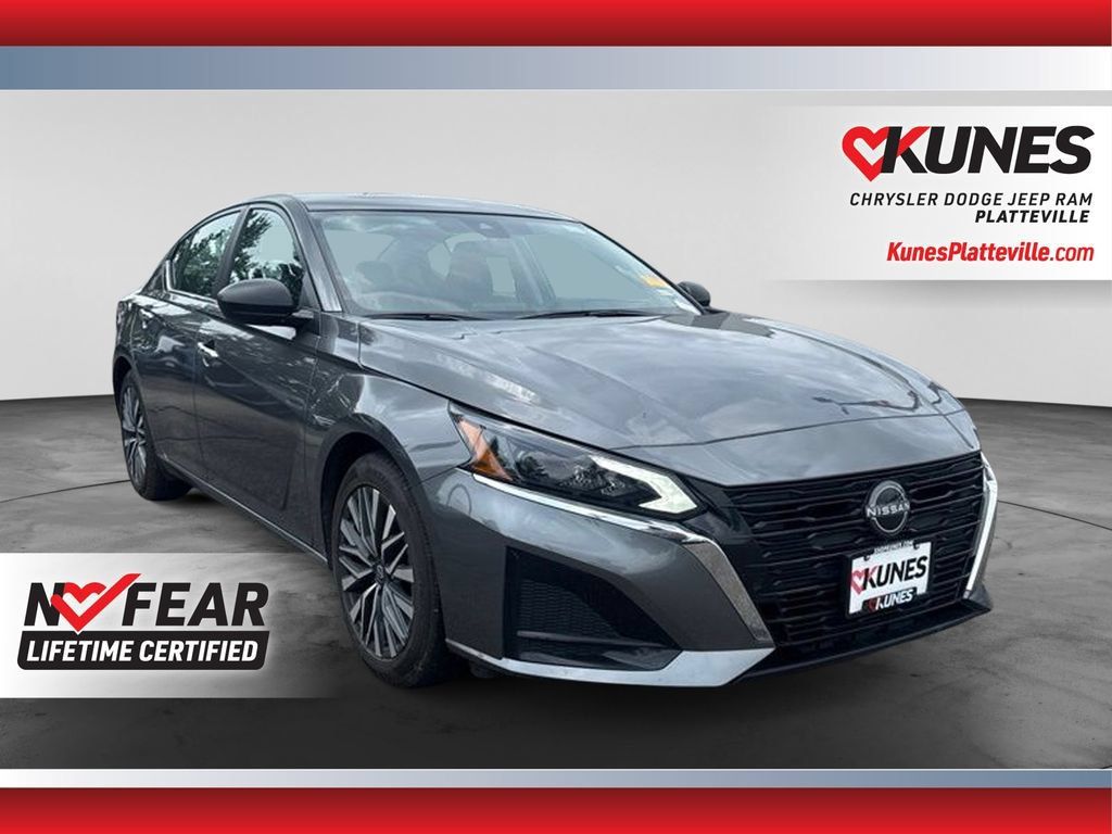 Used 2025 Nissan Altima 2.5 SV FWD image 1