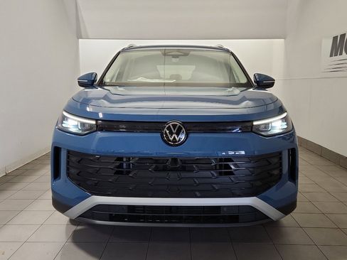 New 2026 Volkswagen Tiguan SE FWD image 3