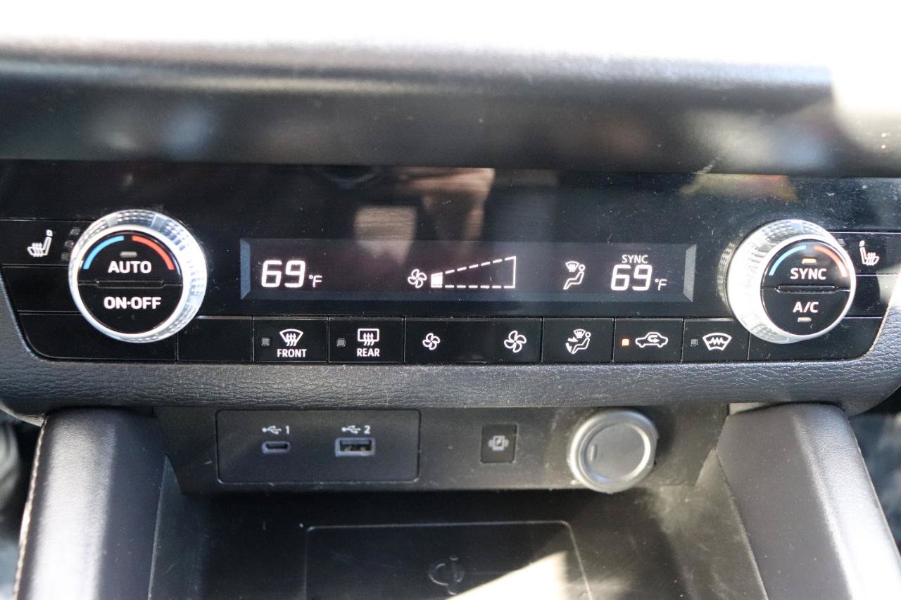 Used 2024 Mitsubishi Outlander AWD image 40