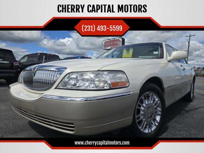 Used 2007 Lincoln Town Car Signature Limited