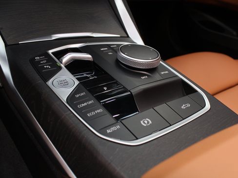 Used 2024 BMW M440i Convertible w/ Premium Package RWD image 89