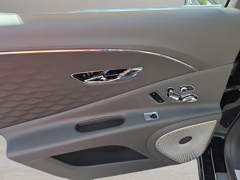 New 2025 Bentley Flying Spur Plug-In Hybrid AWD/4WD image 31