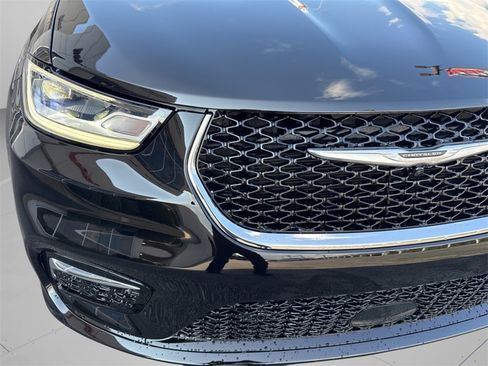 New 2026 Chrysler Pacifica Limited image 47