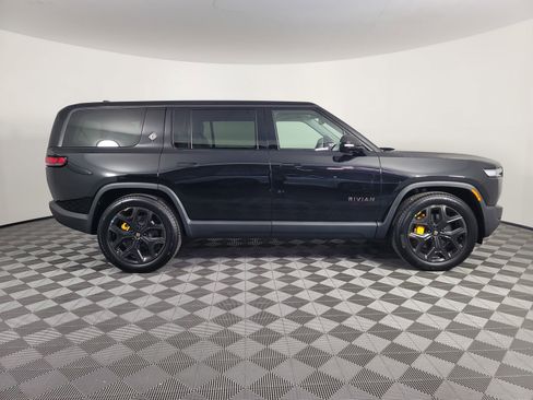 Used 2025 Rivian R1S Premium image 6