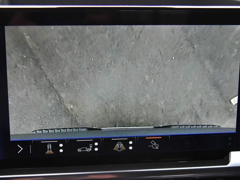 Used 2025 Chevrolet Silverado 1500 LTZ w/ Technology Package image 27