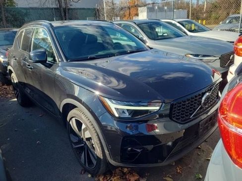 Used 2023 Volvo XC40 B5 Plus w/ Driver Assist Package image 2