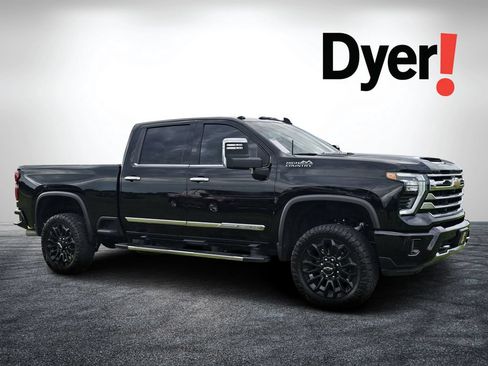 Used 2024 Chevrolet Silverado 2500 High Country w/ High Country Premium Package AWD/4WD image 1