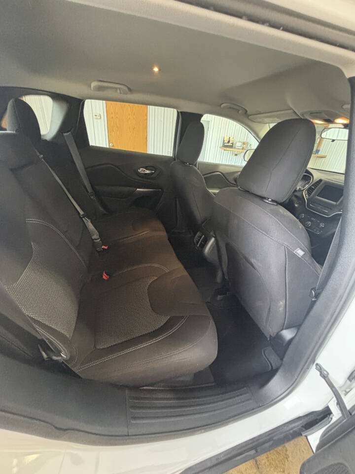 Used 2019 Jeep Cherokee Latitude w/ Popular Appearance Group AWD/4WD image 7