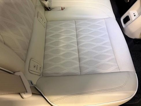 Used 2023 Buick Envision Avenir image 23