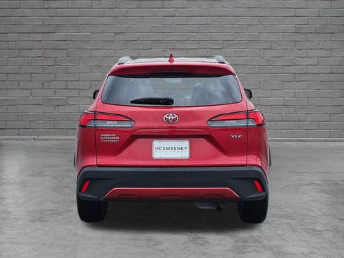 Used 2023 Toyota Corolla Cross XLE w/ Convenience Package FWD image 4