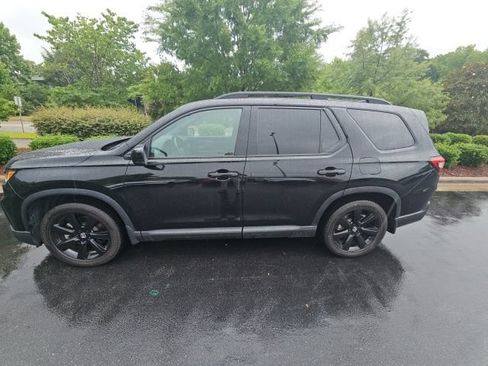 Used 2025 Honda Pilot Black Edition image 2