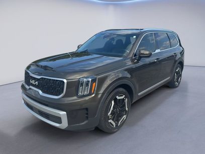 Used 2024 Kia Telluride EX w/ EX Captain's Chair Package