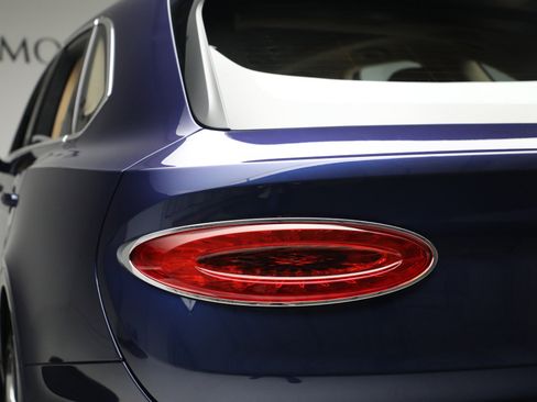 Used 2023 Bentley Bentayga image 37