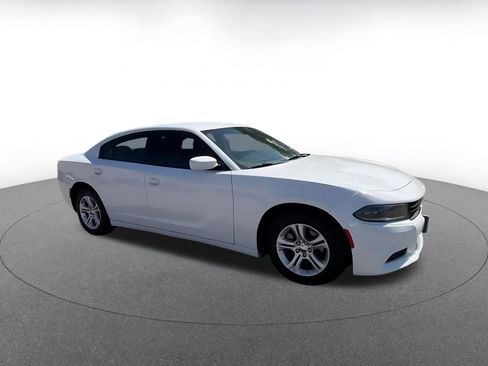 Used 2022 Dodge Charger SXT RWD image 2