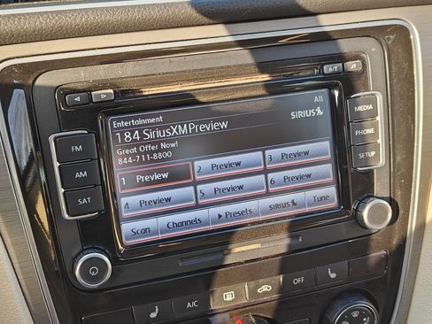 Used 2015 Volkswagen Passat TDI SE image 29