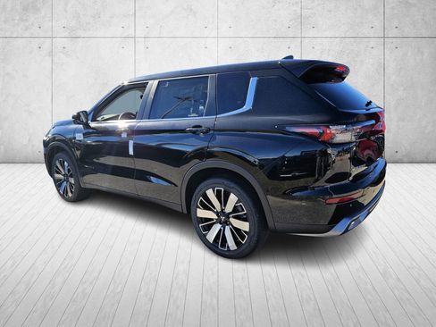 New 2025 Mitsubishi Outlander SE image 5