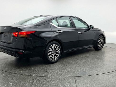 Used 2025 Nissan Altima 2.5 SV image 9