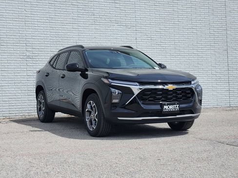 New 2026 Chevrolet Trax LT w/ Driver Confidence Package FWD image 2