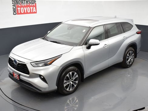 Used 2022 Toyota Highlander XLE image 28