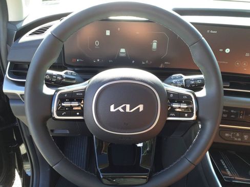 Used 2025 Kia Carnival SX Prestige FWD image 19