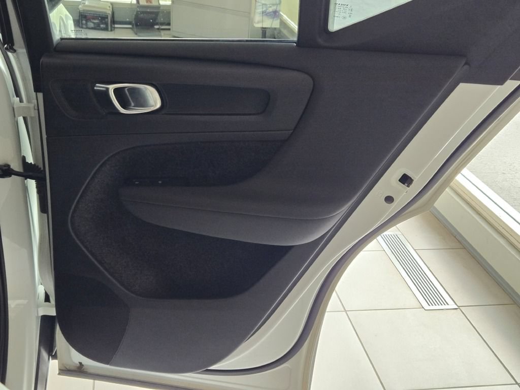 Used 2023 Volvo XC40 Recharge Plus AWD/4WD image 8