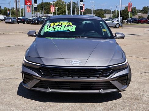 Used 2024 Hyundai Elantra Limited image 22